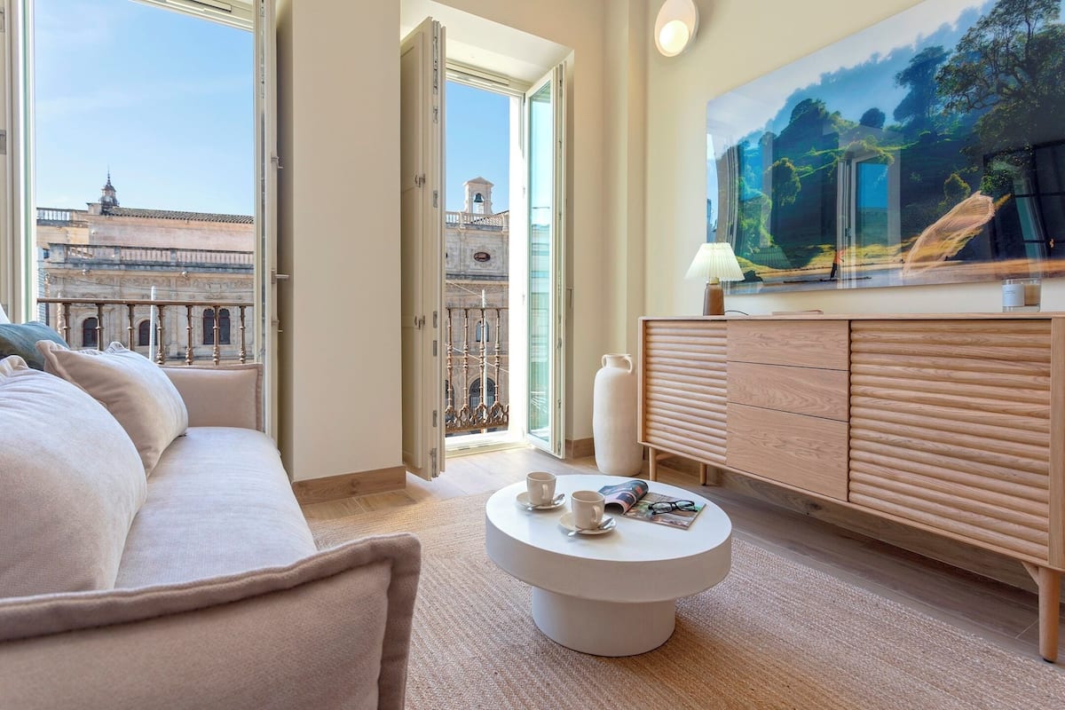 Apartment (0 Bedroom) | Living area