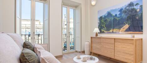 Apartment (0 Bedroom) | Living area