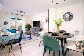 Apartment (1 Bedroom) | Dining - Genteel Home San José (Granada)