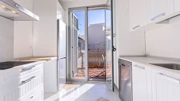 公寓 | 私人廚房 | 大型冰箱、微波爐、烤箱、爐台