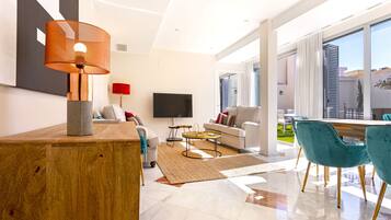 公寓, 4 間臥室, 私人泳池 | 起居區 | 電視