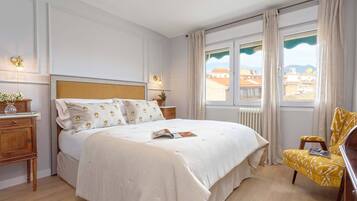 Lägenhet (3 Bedrooms) | 3 sovrum, skrivbord, strykjärn/strykbräda och gratis wi-fi