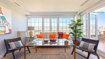 Lägenhet (3 Bedrooms) | Vardagsrum