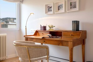 Appartement (3 Bedrooms) | 3 slaapkamers, een bureau, een strijkplank/strijkijzer, gratis wifi