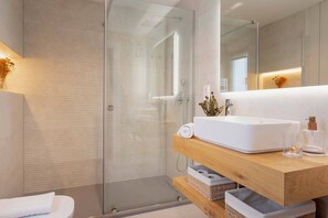Apartment (3 Bedrooms) | Bathroom