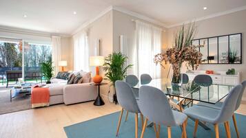 Vila (4 Bedrooms) | Ruang keluarga