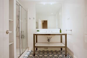 Apart Daire (2 Bedrooms) | Banyo | Duş 