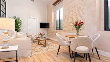 Leilighet (1 Bedroom) | Oppholdsområde | Smart-TV