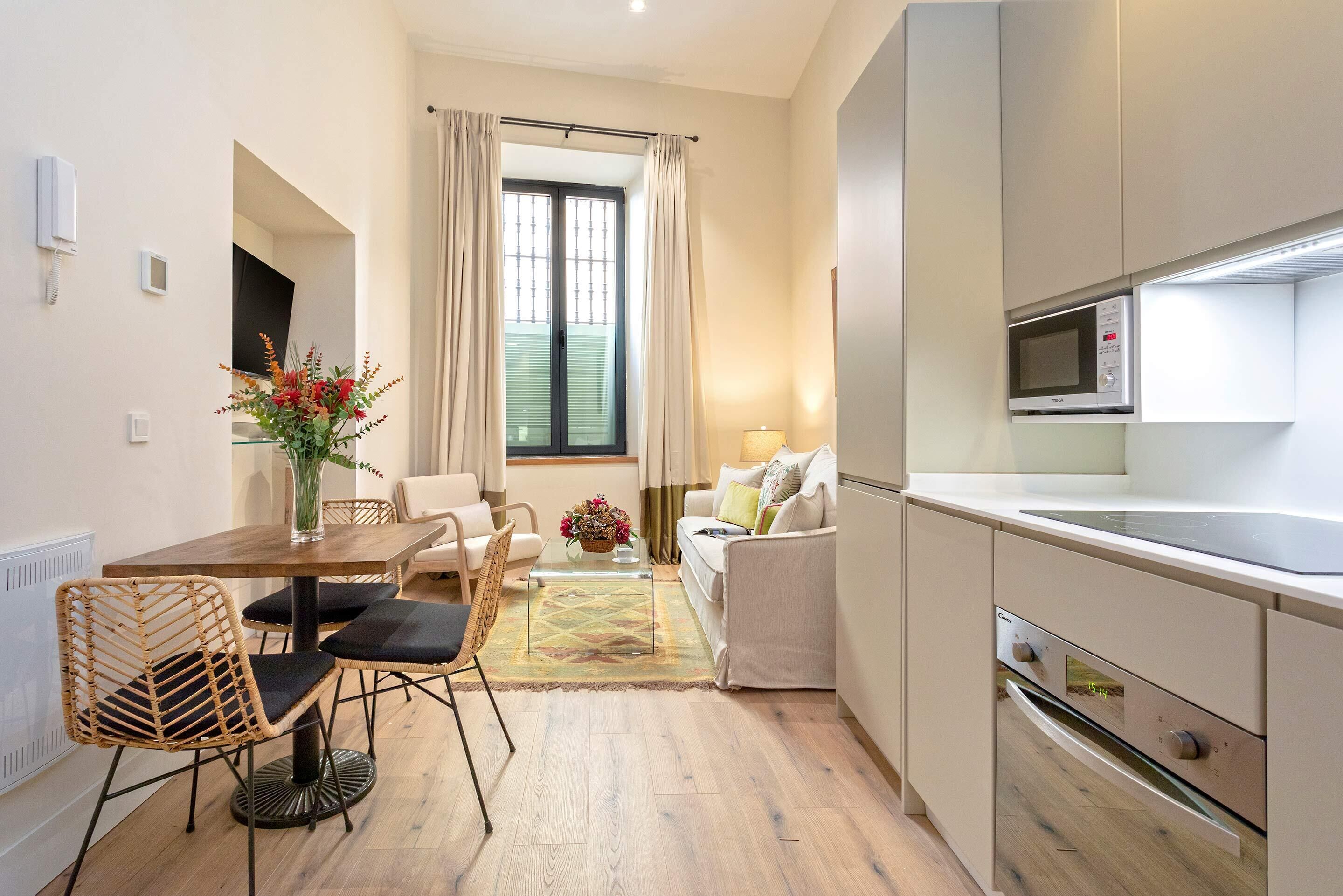 Apartment (2 Bedrooms) | Private kitchen | Fridge, microwave, oven, stovetop