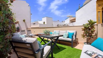 Apartment (2 Bedrooms) | Front of property