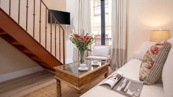 Appartement (2 Bedrooms) | Woonkamer | Een smart-tv