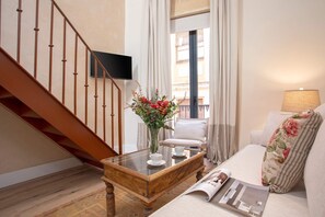 Apartment (2 Bedrooms) | Living room