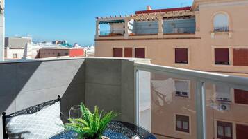 Apartamento (2 Bedrooms) | Sacada
