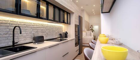 Studio (1 Bedroom) | Private kitchen