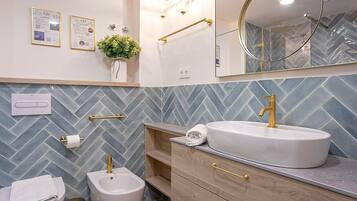 Studio (1 Bedroom) | Bilik Mandi | Pancuran mandi, pengering rambut, tuala disediakan, sabun