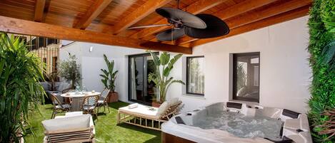 Tempat makan outdoor