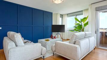 Apartment (4 Bedrooms) | Living room