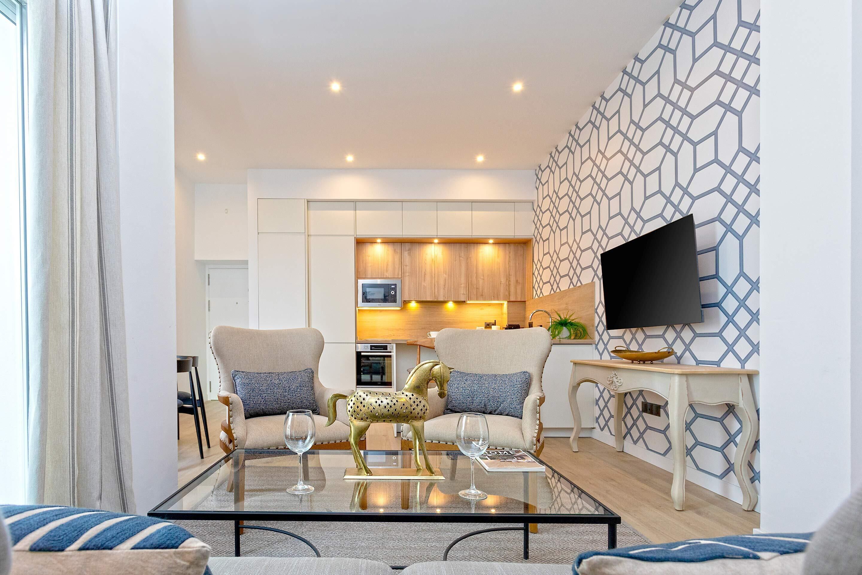 Apartment (3 Bedrooms) | Living area