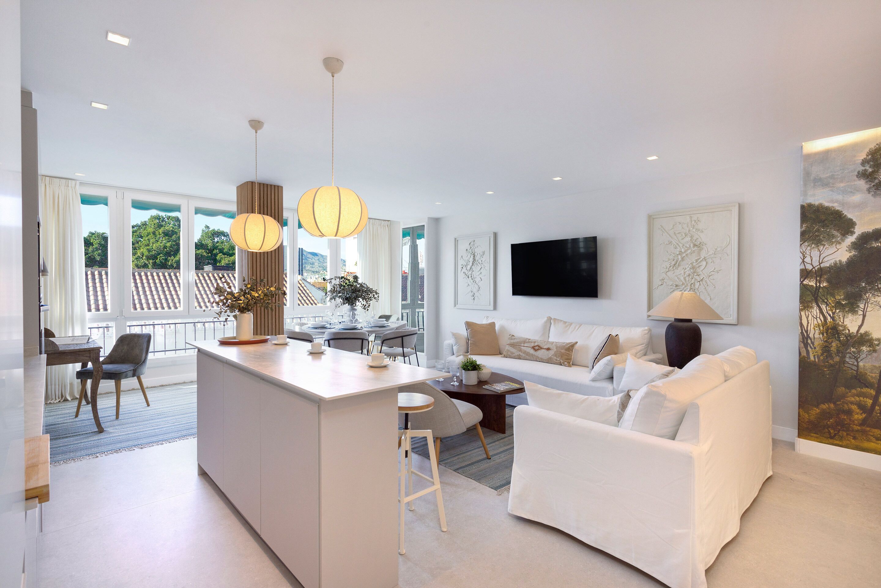 Apartment (4 Bedrooms) | Living area