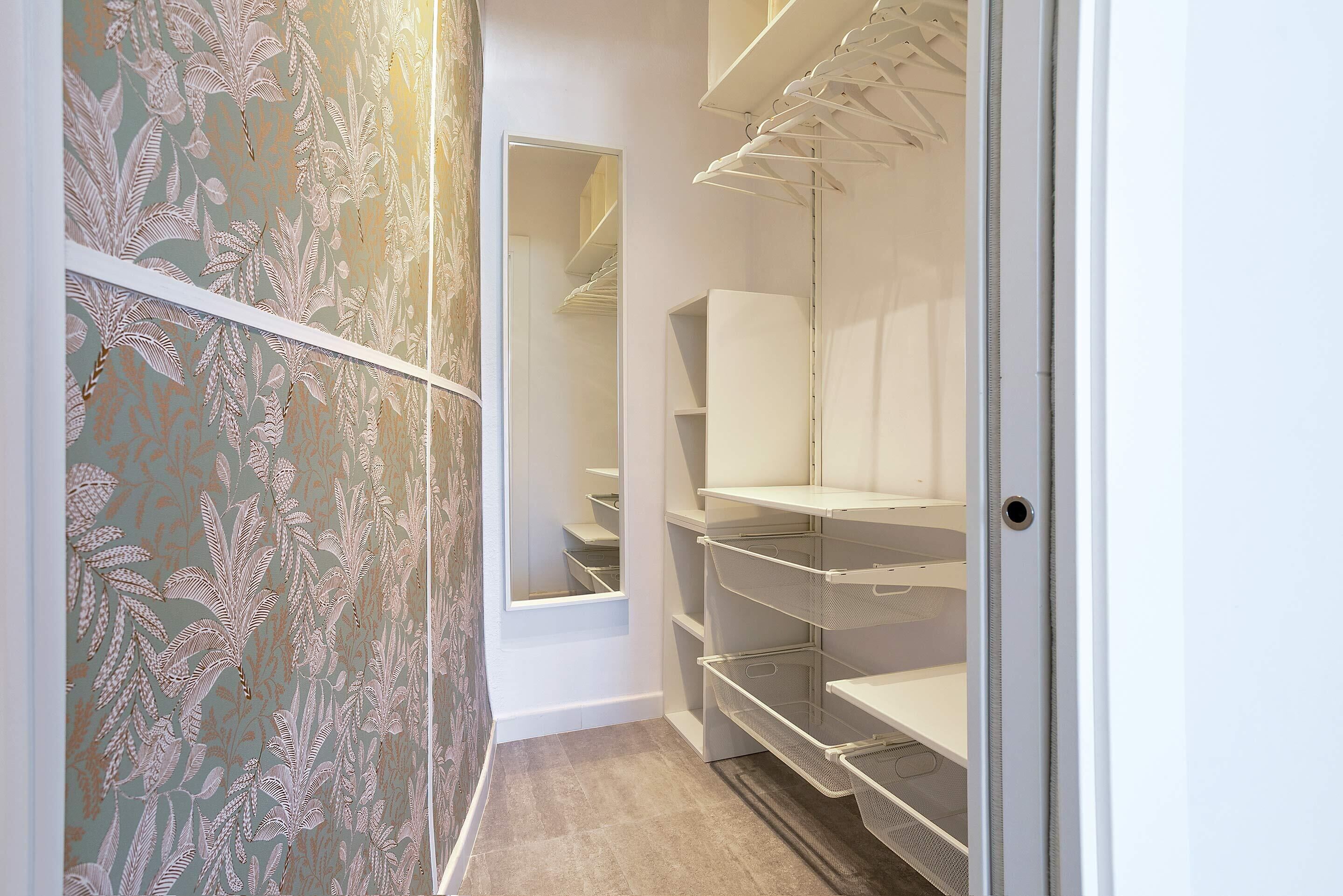 Apartment (2 Bedrooms) | 4 bedrooms, iron/ironing board, free WiFi, bed sheets