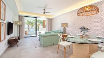 Appartement (2 Bedrooms) | Woonruimte | Een televisie