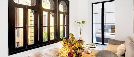 Apartment (1 Bedroom) | In-room dining