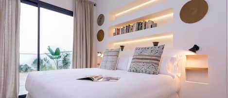 Apartment (2 Bedrooms) | 2 bedrooms, iron/ironing board, free cribs/infant beds, free WiFi