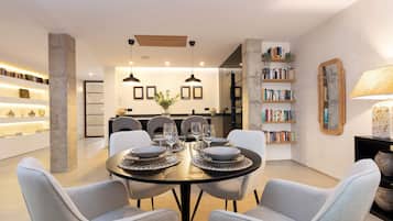 Apartment (2 Bedrooms) | In-room dining