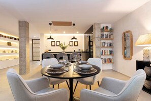 Apartament (2 Bedrooms) | Zona de menjador de l'habitació