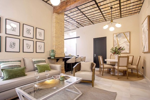 Leilighet (2 Bedrooms) | Oppholdsområde