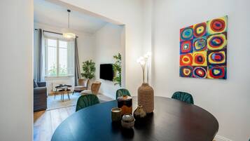 Appartement (2 Bedrooms) | Coin séjour
