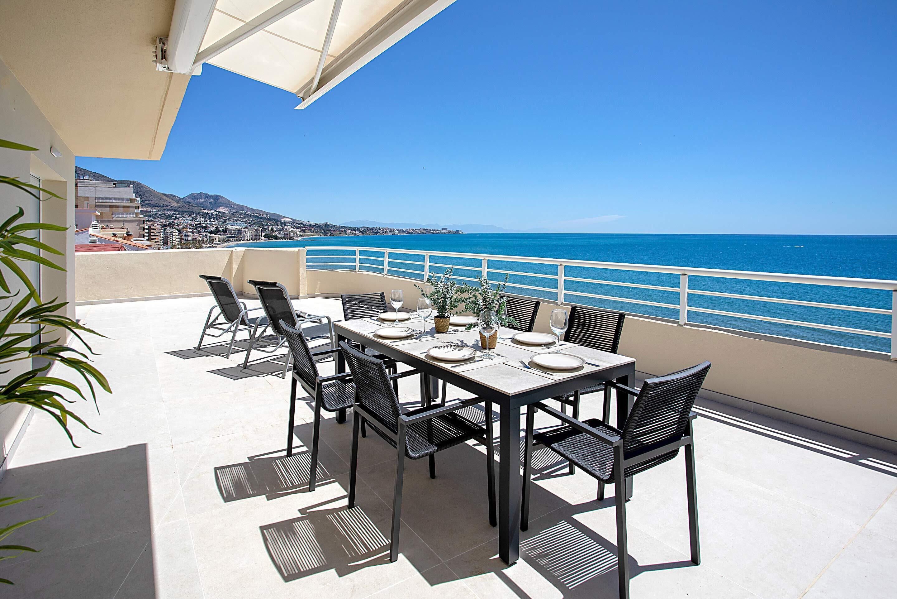Appartement (3 Bedrooms) | Balcon