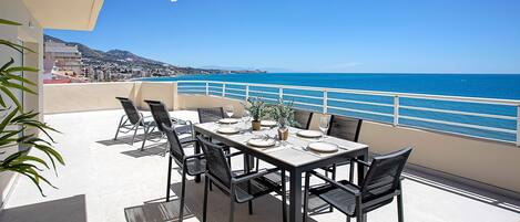 Appartement (3 Bedrooms) | Balcon