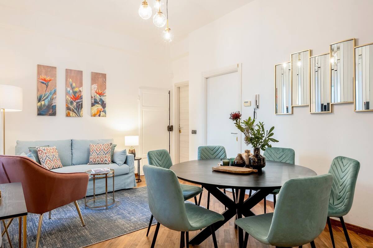 Apartment (3 Bedrooms) | Living area