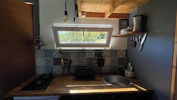 Superior Cottage, Hill View | Private kitchen | Electric kettle
