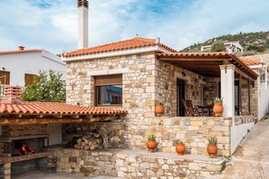 House | 2 bedrooms, Internet - Beachfront Stone House - Samos Seaview Retreat (Samos)