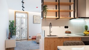 Kaffetrakter/tekoker, kjøleskap, mikrobølgeovn og ovn