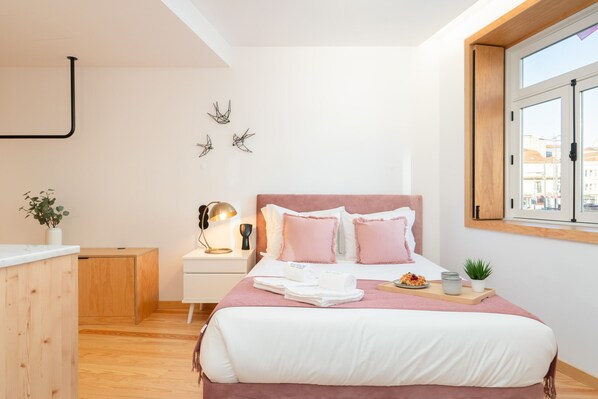 Een strijkplank/strijkijzer, gratis wifi, beddengoed