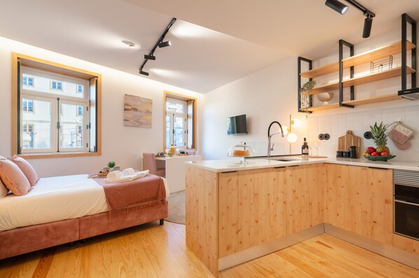 Bügeleisen/Bügelbrett, kostenloses WLAN, Bettwäsche