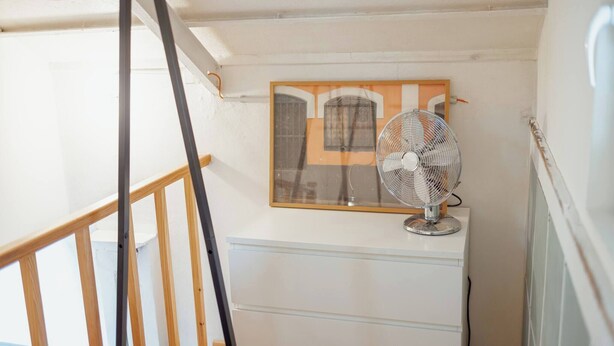 A room with a white dresser, a standing fan, and a framed picture on the wall. - Clerigos Loft by Hosty (Oporto)