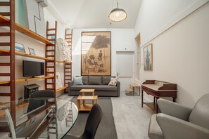 TV - Clerigos Loft by Hosty (Oporto)