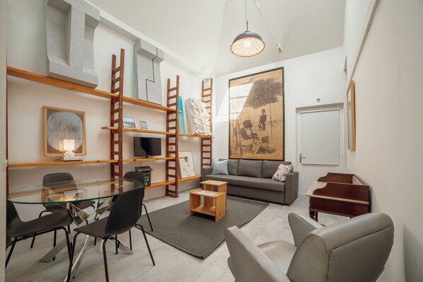 TV - Clerigos Loft by Hosty (Oporto)