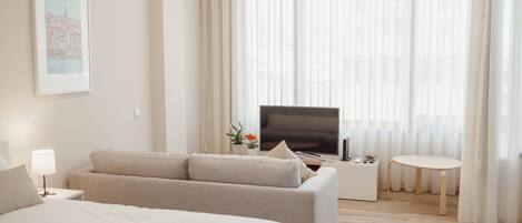 Een strijkplank/strijkijzer, gratis wifi, beddengoed