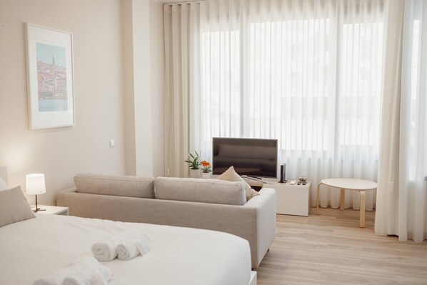 Bügeleisen/Bügelbrett, kostenloses WLAN, Bettwäsche