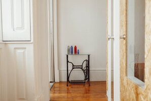 Interior - Downtown Bolhão 3 by Hosty (Porto)