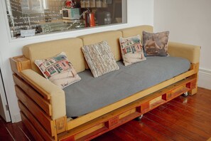 Interior - Downtown Bolhão 3 by Hosty (Porto)