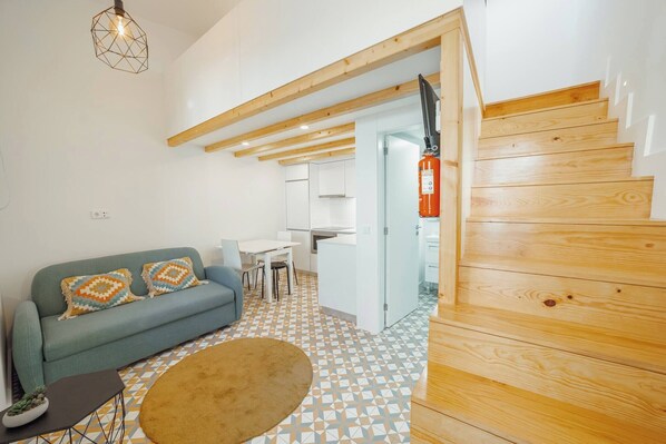 TV - Lapa Cozy 4 by Hosty (Porto)