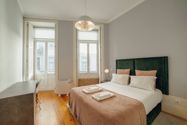 Iron/ironing board, free WiFi, bed sheets