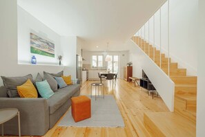 TV - Modern Villa by Hosty (Oporto)