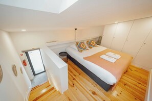 Iron/ironing board, travel cot, free WiFi, bed sheets